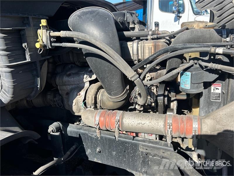 Freightliner Cascadia 125 6x4 T/A Sleeper Truck Tractor Tractor Units