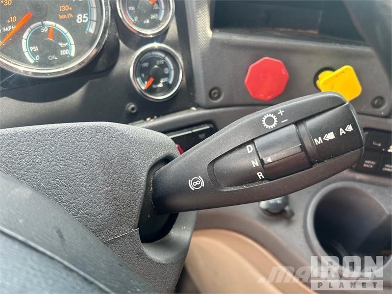 Freightliner Cascadia 125 Vetopöytäautot