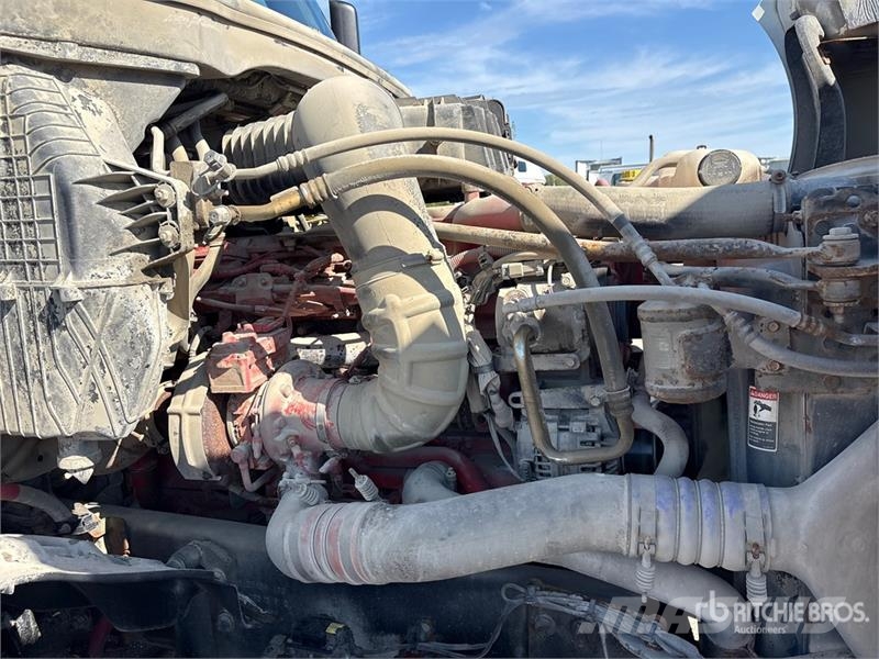 Freightliner Cascadia 126 6x4 T/A Sleeper Truck Tractor Sattelzugmaschinen