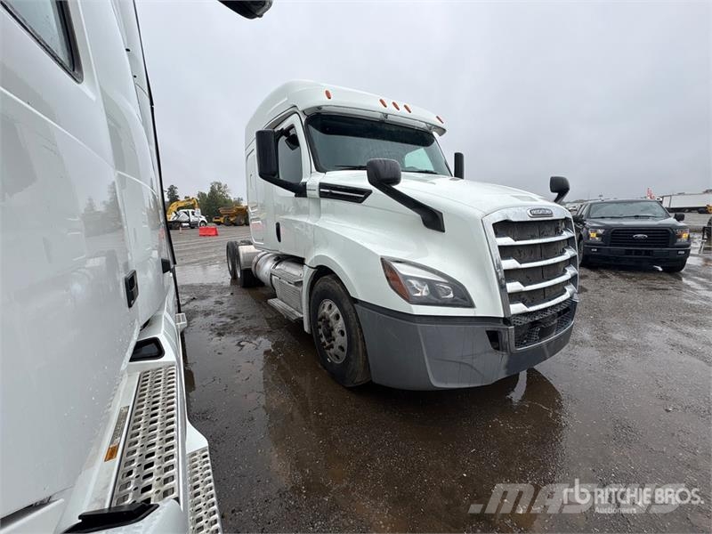Freightliner Cascadia 126 6x4 T/A Sleeper Truck Tractor Tractor Units