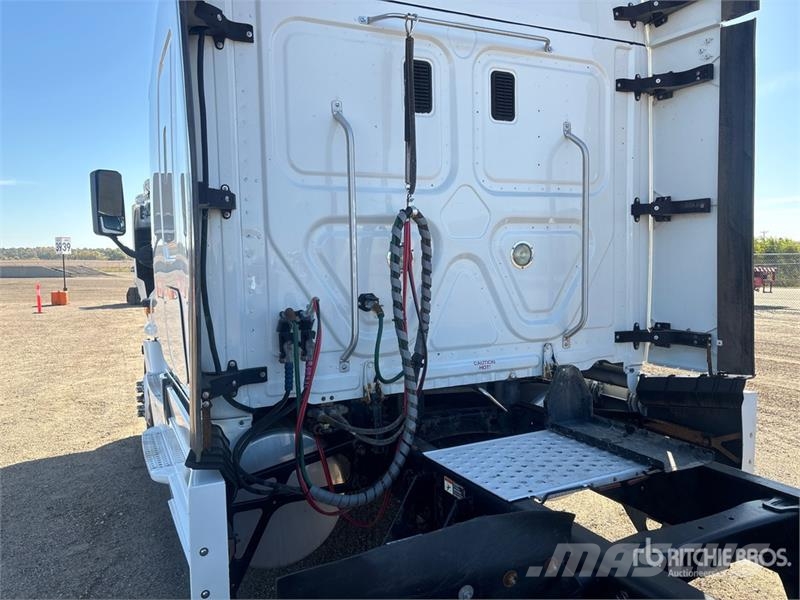 Freightliner Cascadia 125 6x4 T/A Sleeper Truck Tractor وحدات الجر
