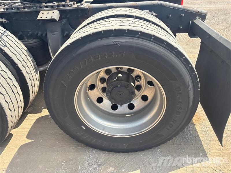 Freightliner Cascadia 126 6x4 T/A Sleeper Truck Tractor Dragbilar