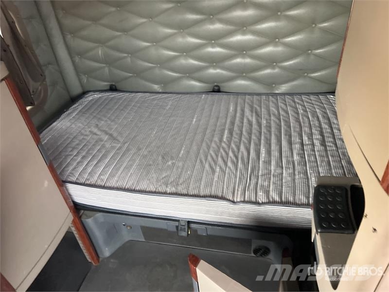Freightliner Cascadia 125 6x4 T/A Sleeper Truck Tractor Tractor Units