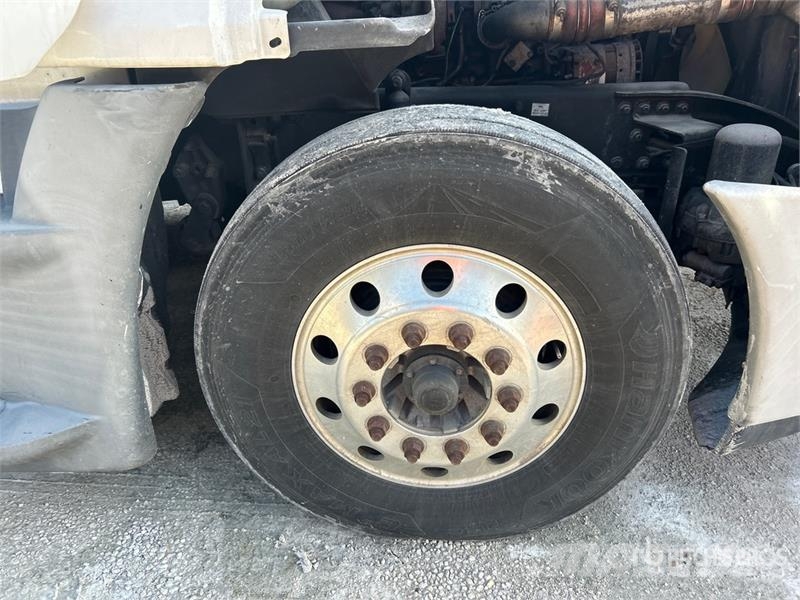 Freightliner Cascadia 125 6x4 T/A Sleeper Truck Tractor Vilcēji