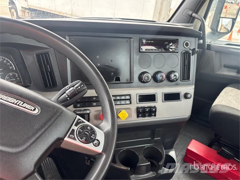 Freightliner Cascadia 126 Vetopöytäautot
