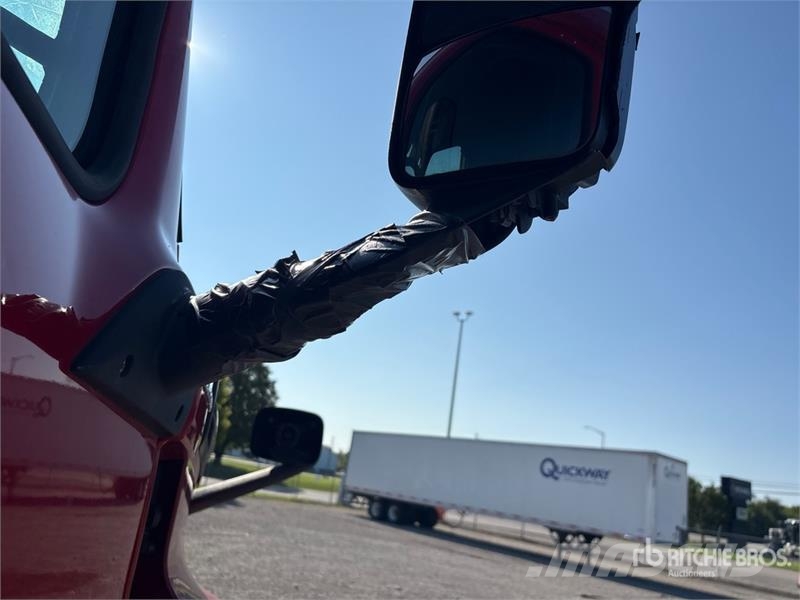 Freightliner Cascadia 126 6x4 T/A Sleeper Truck Tractor Sattelzugmaschinen