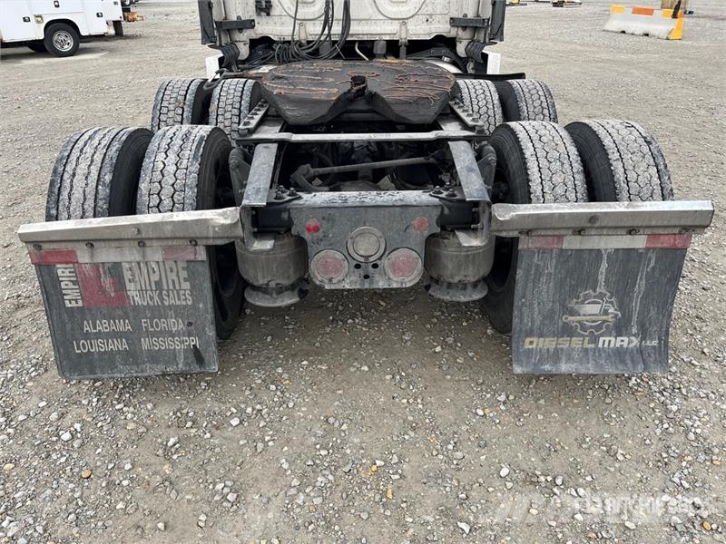 Freightliner Cascadia 126 T/A Sleeper Truck Tractor Vilcēji