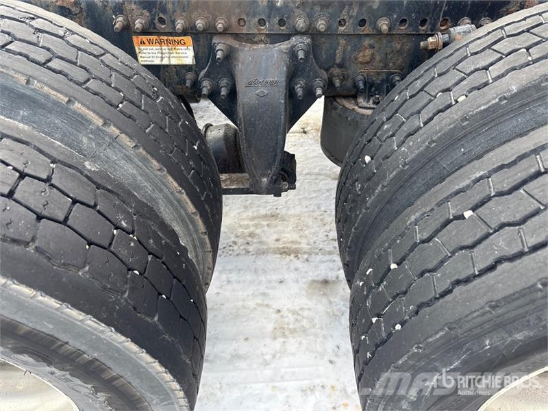 Freightliner Cascadia 126 6x4 T/A Sleeper Truck Tractor (Inoper Cabezas tractoras