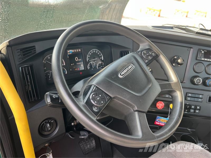 Freightliner Cascadia 126 Truck Tractor Units