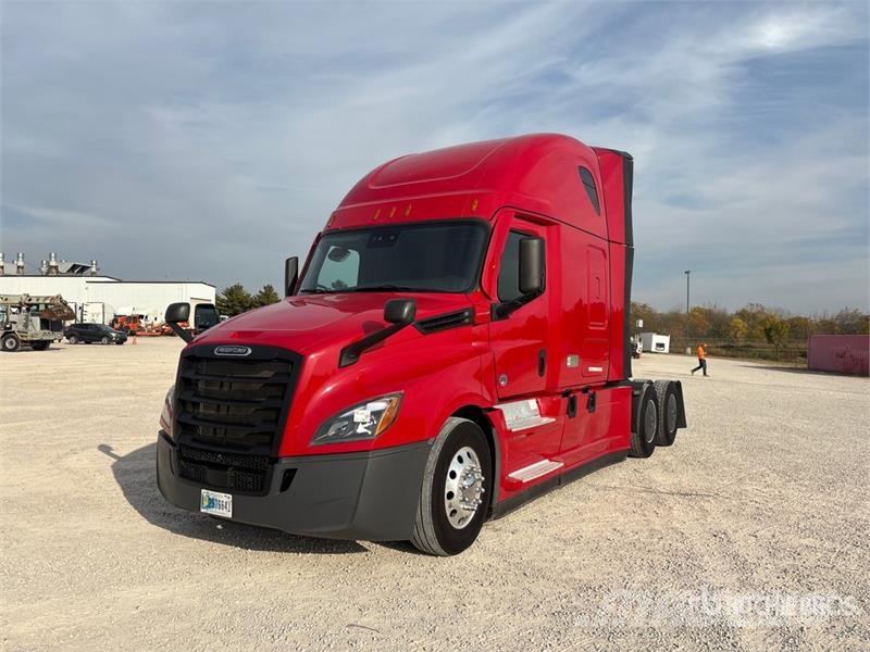 Freightliner Cascadia 126 6x4 T/A Sleeper Truck Tractor Truck Tractor Units