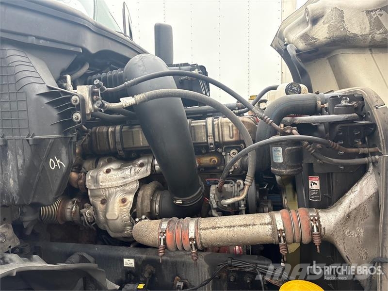 Freightliner Cascadia 126 6x4 T/A Sleeper Truck Tractor Tractores (camiões)