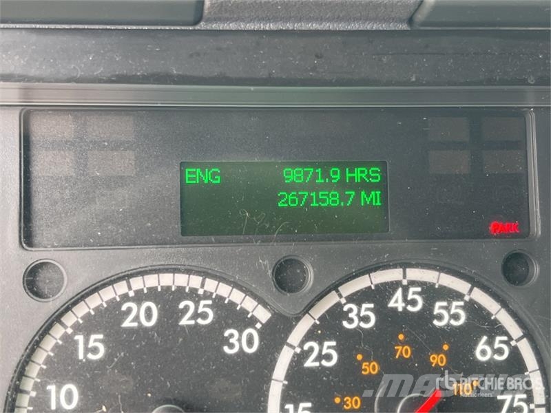 Freightliner Cascadia 125 6x4 T/A Sleeper Truck Tractor Тягачі