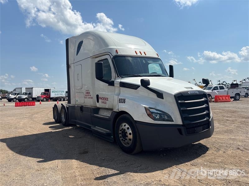 Freightliner Cascadia 126 6x4 T/A Sleeper Truck Tractor Dragbilar