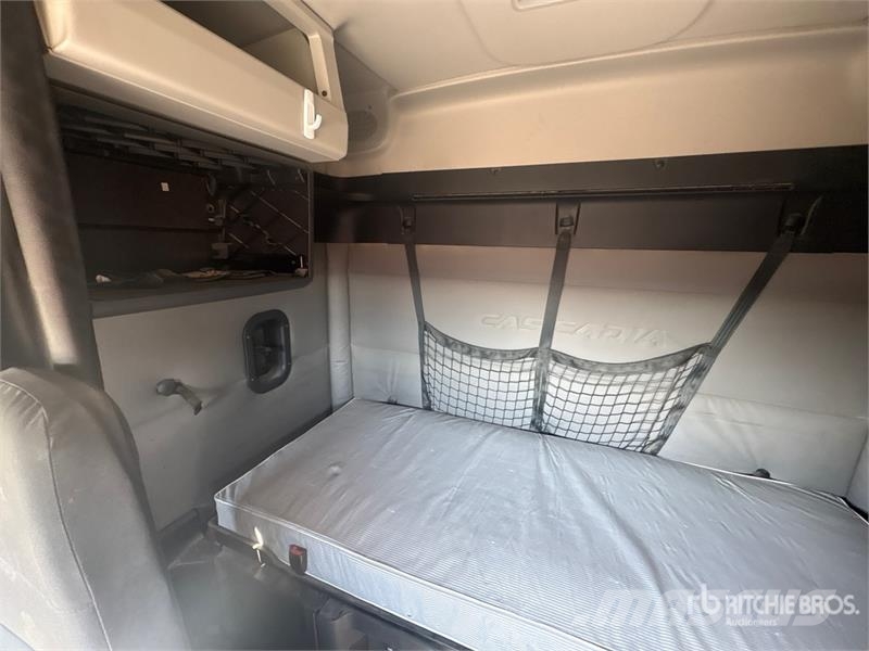 Freightliner Cascadia 126 6x4 T/A Sleeper Truck Tractor Sattelzugmaschinen