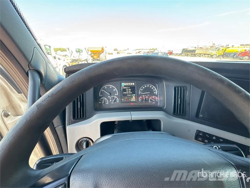 Freightliner Cascadia 126 6x4 T/A Sleeper Truck Tractor Traktorske jedinice