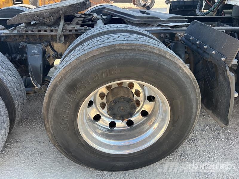 Freightliner Cascadia 125 6x4 T/A Sleeper Truck Tractor 曳引機組件