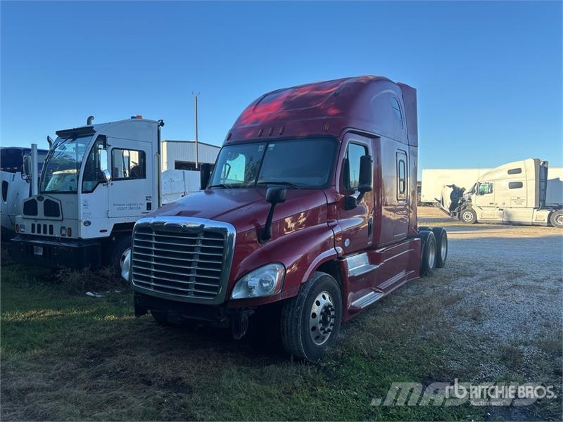 Freightliner Cascadia 125 6x4 T/A Sleeper Truck Tractor Trekkers