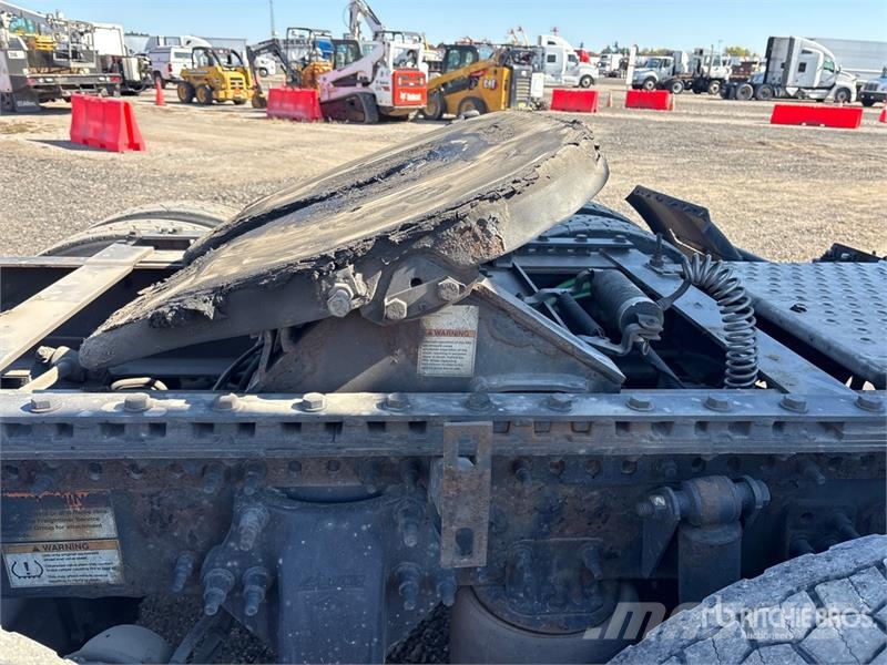 Freightliner Cascadia 126 6x4 T/A Sleeper Truck Tractor Autotractoare