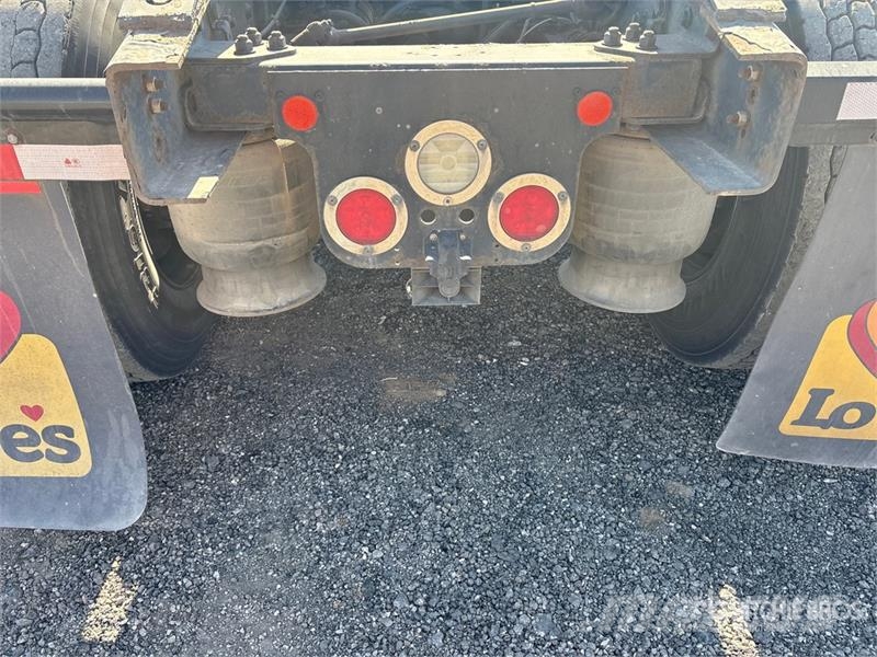 Freightliner Cascadia 126 6x4 T/A Sleeper Truck Tractor Autotractoare