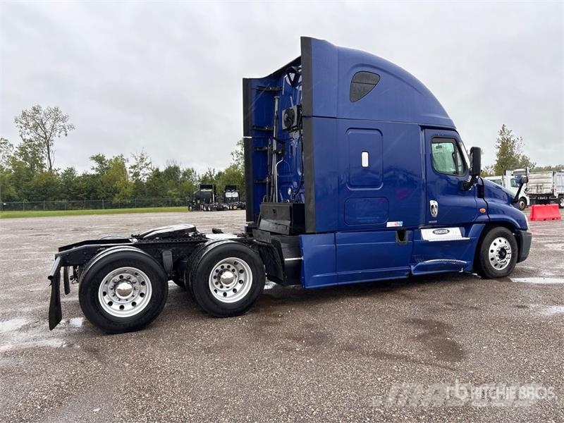 Freightliner Cascadia 125 6x4 T/A Sleeper Truck Tractor Tractor Units