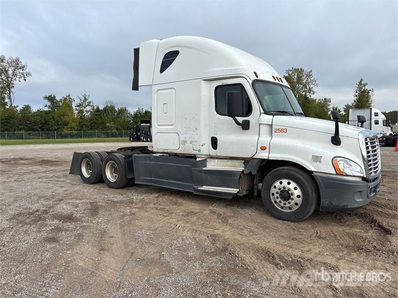 Freightliner Cascadia 125 6x4 T/A Sleeper Truck Tractor Tractor Units