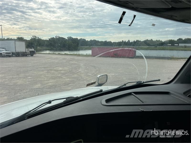 Freightliner Cascadia 126 6x4 T/A Sleeper Truck Tractor Tractores (camiões)