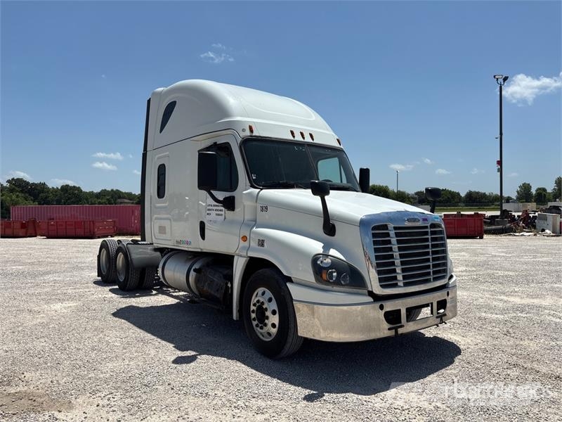 Freightliner Cascadia 125 6x4 T/A Sleeper Truck Tractor وحدات الجر
