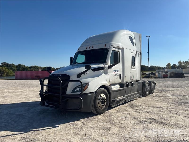 Freightliner Cascadia 126 6x4 T/A Sleeper Truck Tractor Motrici e Trattori Stradali