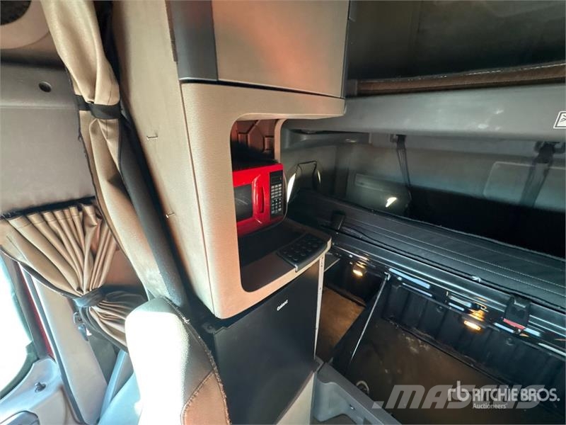 Freightliner Cascadia 125 6x2 T/A Sleeper Truck Tractor Tracteur routier