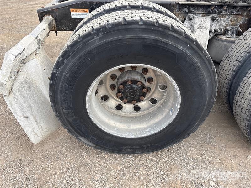 Freightliner Cascadia 126 6x4 T/A Sleeper Truck Tractor Çekiciler