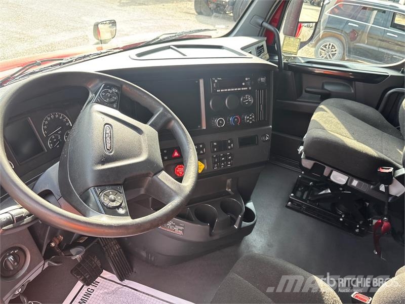 Freightliner Cascadia 126 6x4 T/A Sleeper Truck Tractor Truck Tractor Units