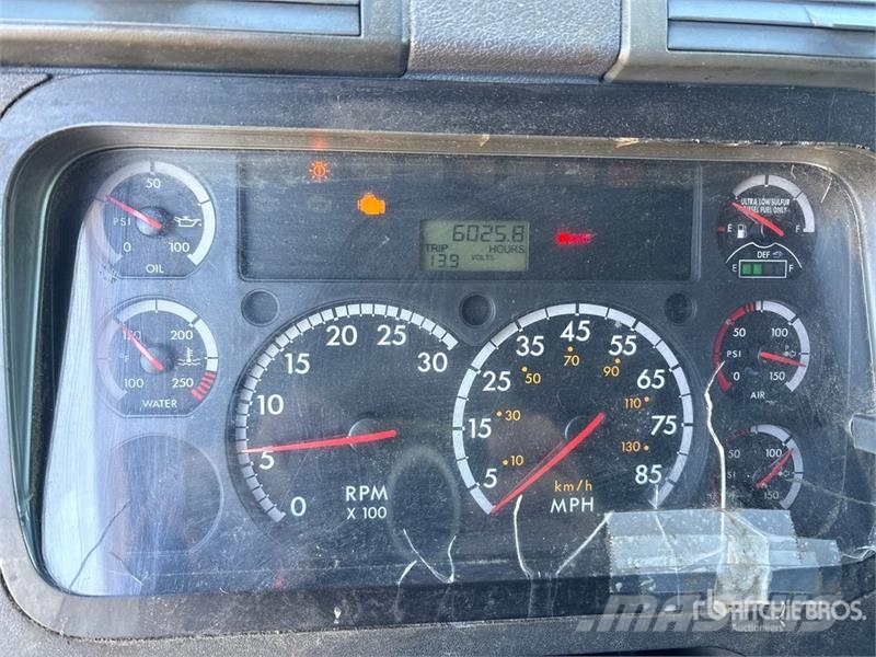 Freightliner Cascadia 125 6x4 T/A Sleeper Truck Tractor Tegljači