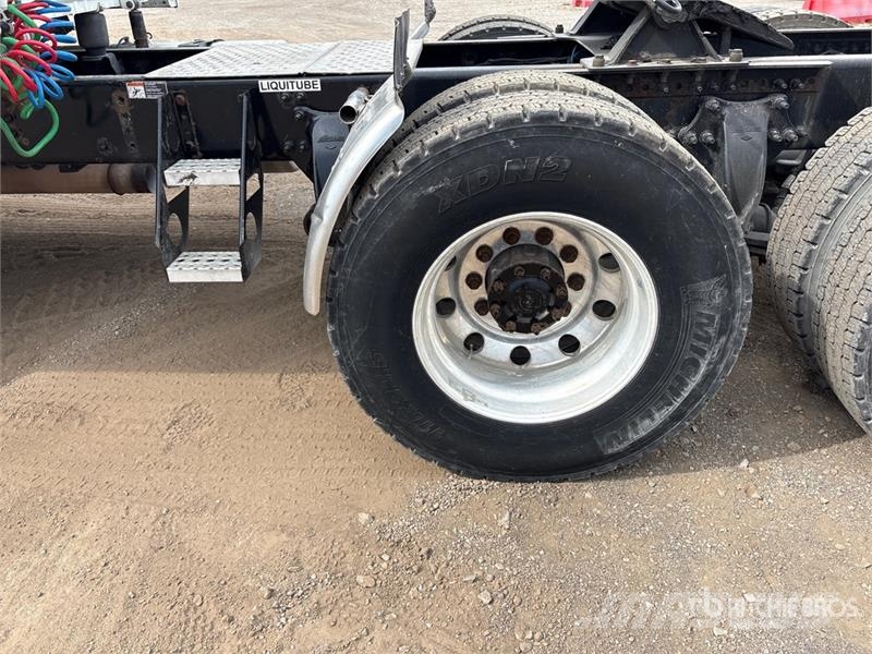Freightliner Cascadia 126 6x4 T/A Sleeper Truck Tractor Çekiciler