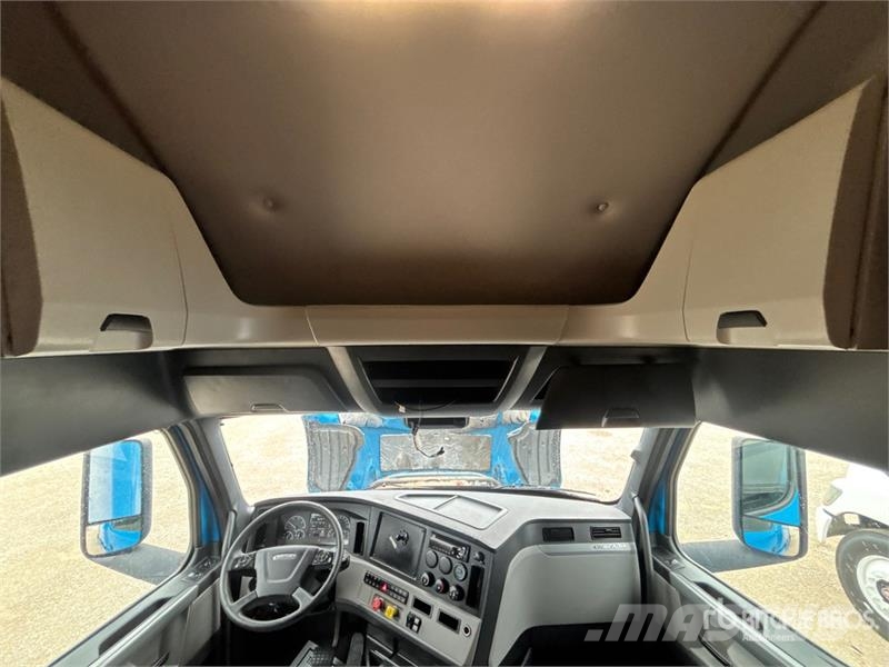 Freightliner Cascadia 126 6x4 T/A Sleeper Truck Tractor Dragbilar
