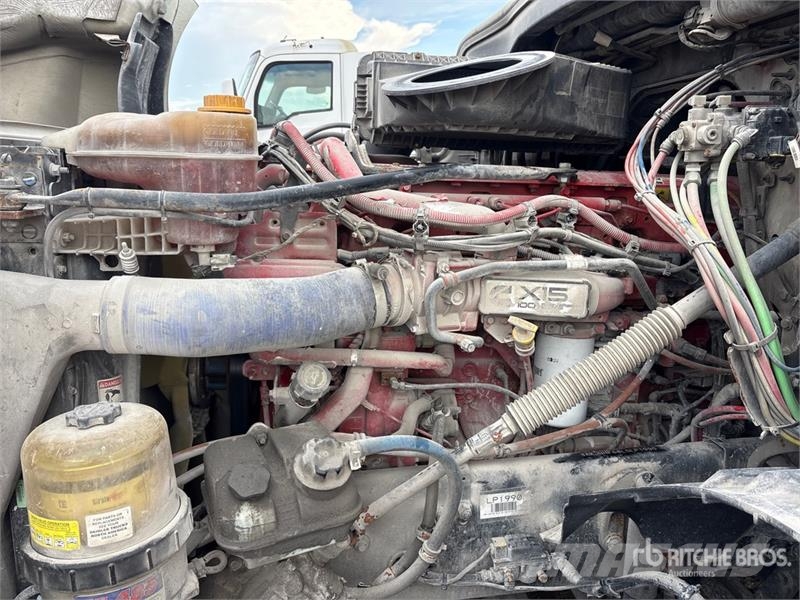 Freightliner Cascadia 126 6x4 T/A Sleeper Truck Tractor 牵引车