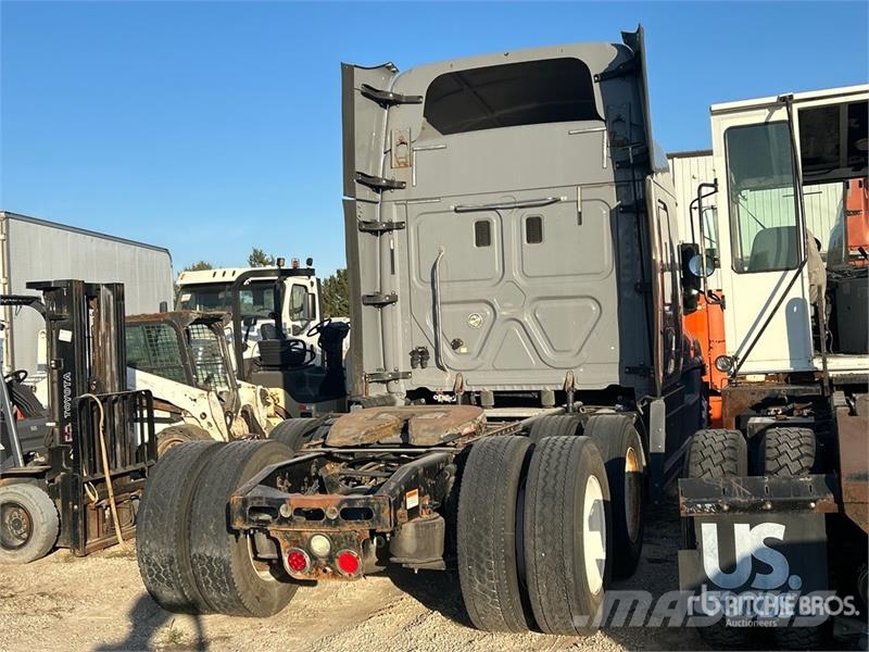 Freightliner Cascadia 125 6x4 T/A Sleeper Truck Tractor Autotractoare