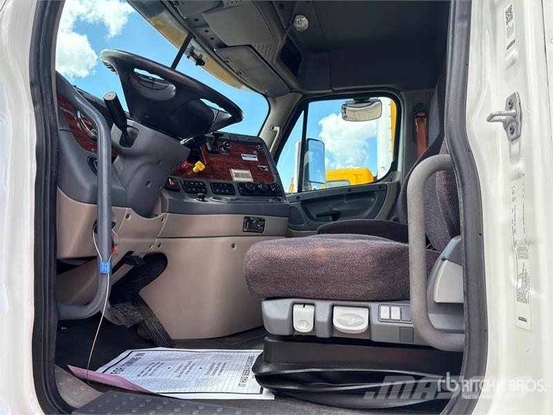 Freightliner Cascadia 113 Prime Movers