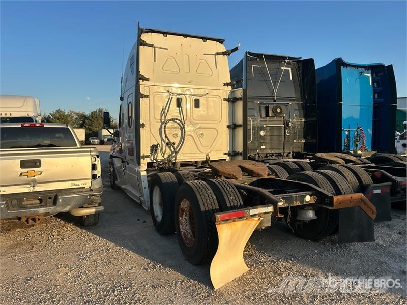 Freightliner Cascadia 125 6x4 T/A Sleeper Truck Tractor Autotractoare