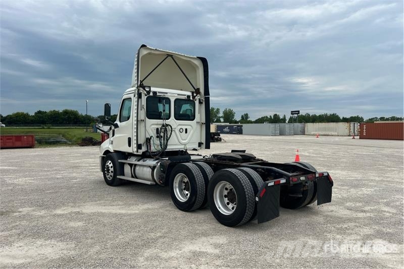 Freightliner Cascadia 116 وحدات الجر