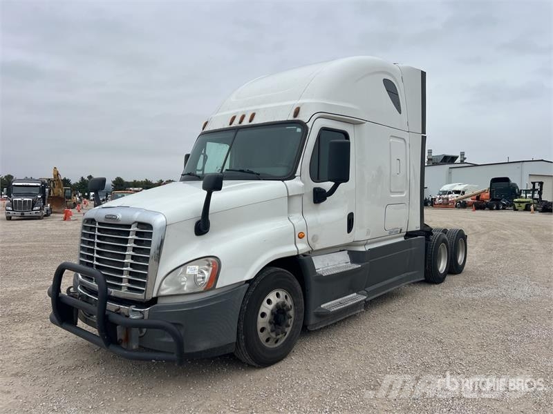 Freightliner Cascadia 125 6x4 T/A Sleeper Truck Tractor Тягачі