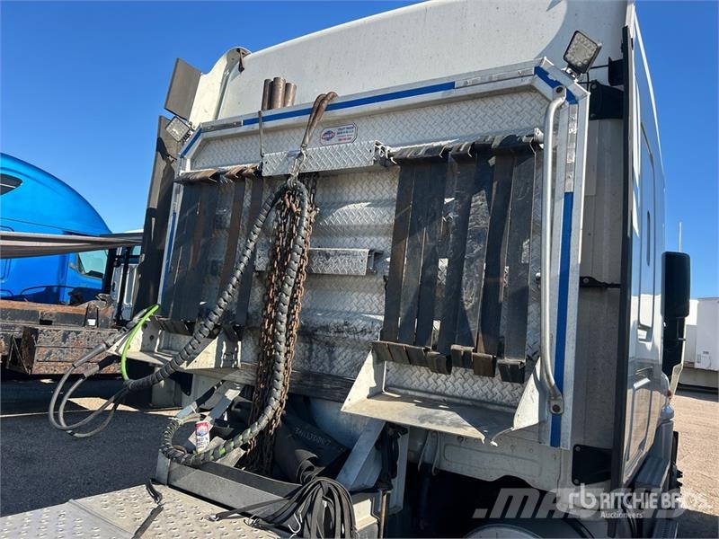 Freightliner Cascadia 125 6x4 T/A Sleeper Truck Tractor Tractor Units