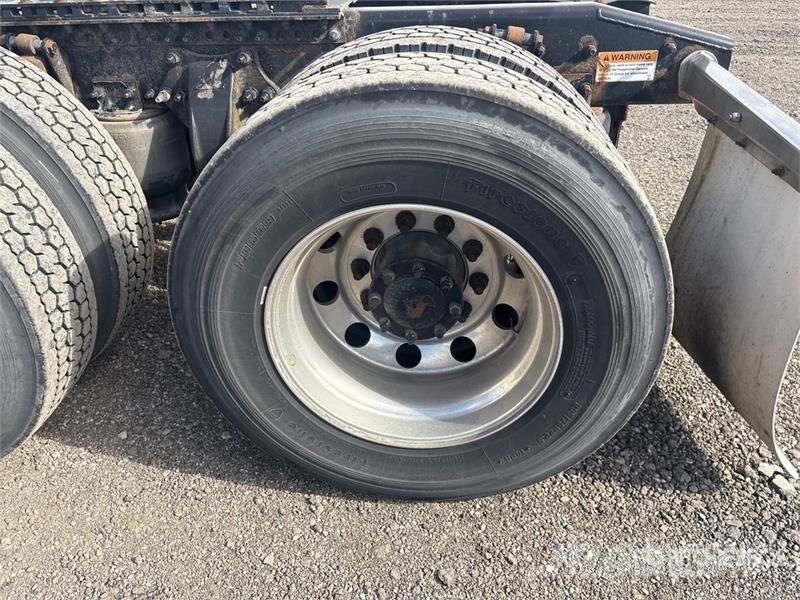 Freightliner Cascadia 125 6x4 T/A Sleeper Truck Tractor Влекачи