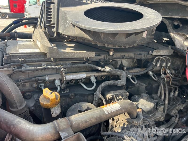 Freightliner Cascadia 126 6x4 T/A Sleeper Truck Tractor Sattelzugmaschinen