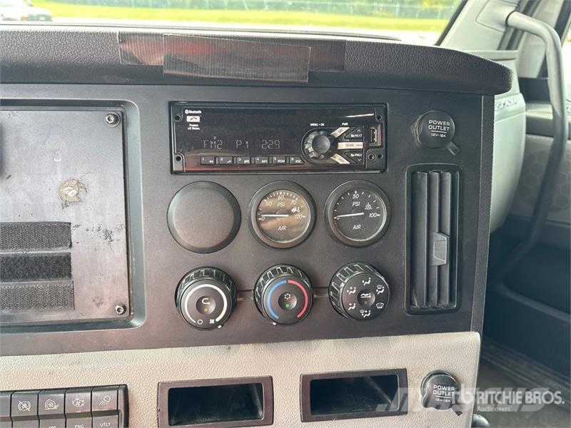 Freightliner Cascadia 126 6x4 T/A Sleeper Truck Tractor Çekiciler