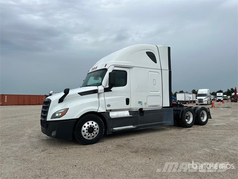 Freightliner Cascadia 126 6x4 T/A Sleeper Truck Tractor Влекачи