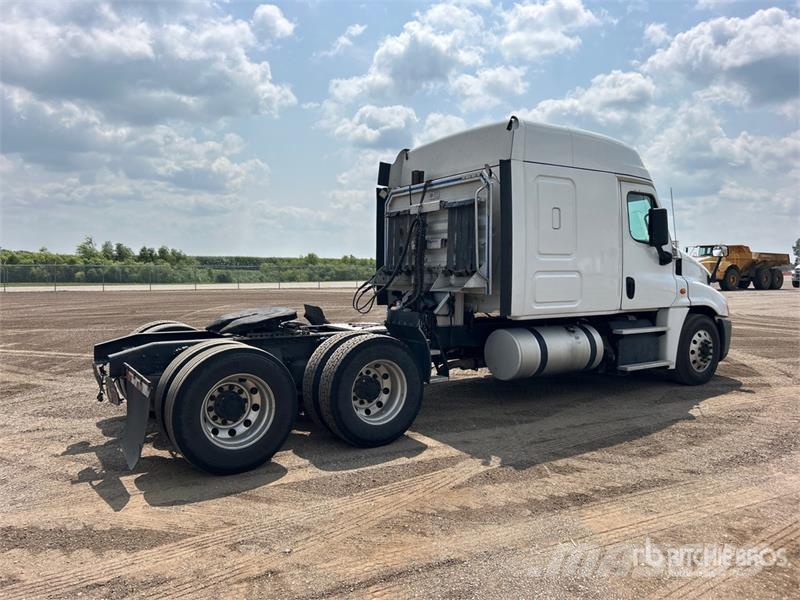Freightliner Cascadia 125 6x4 T/A Sleeper Truck Tractor Tractor Units