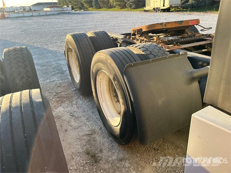 Freightliner Cascadia 125 6x4 T/A Sleeper Truck Tractor Autotractoare