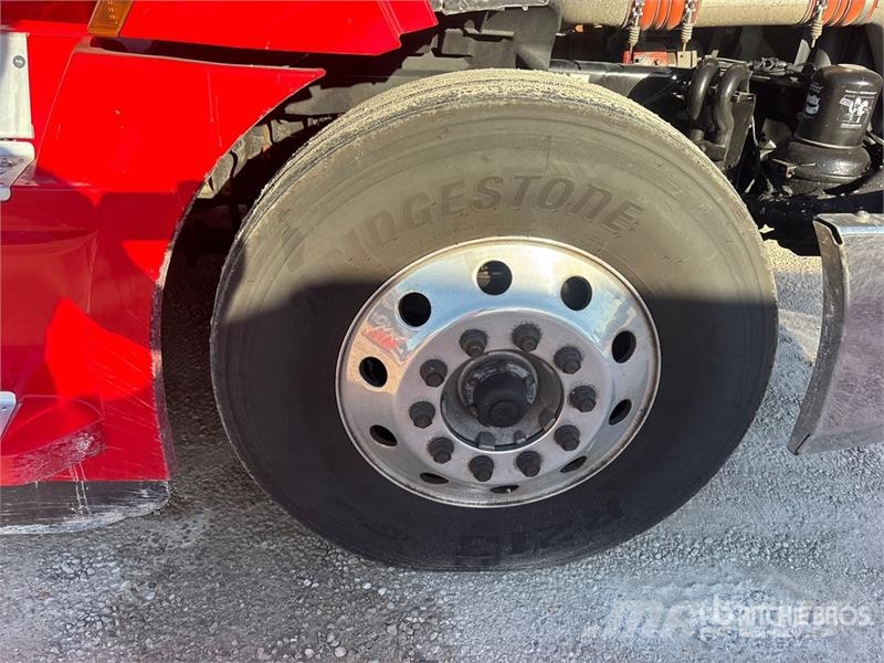 Freightliner Cascadia 126 6x4 T/A Sleeper Truck Tractor Motrici e Trattori Stradali