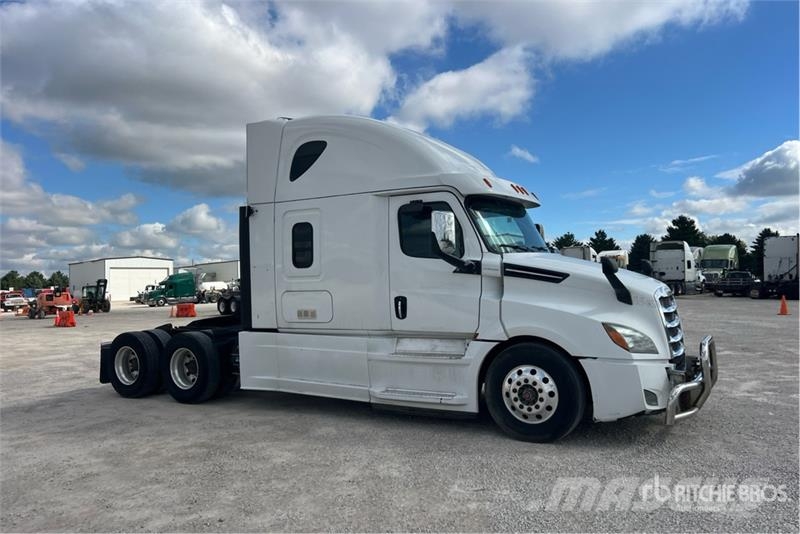 Freightliner Cascadia 126 6x4 T/A Sleeper Truck Tractor Cavalos mecânicos