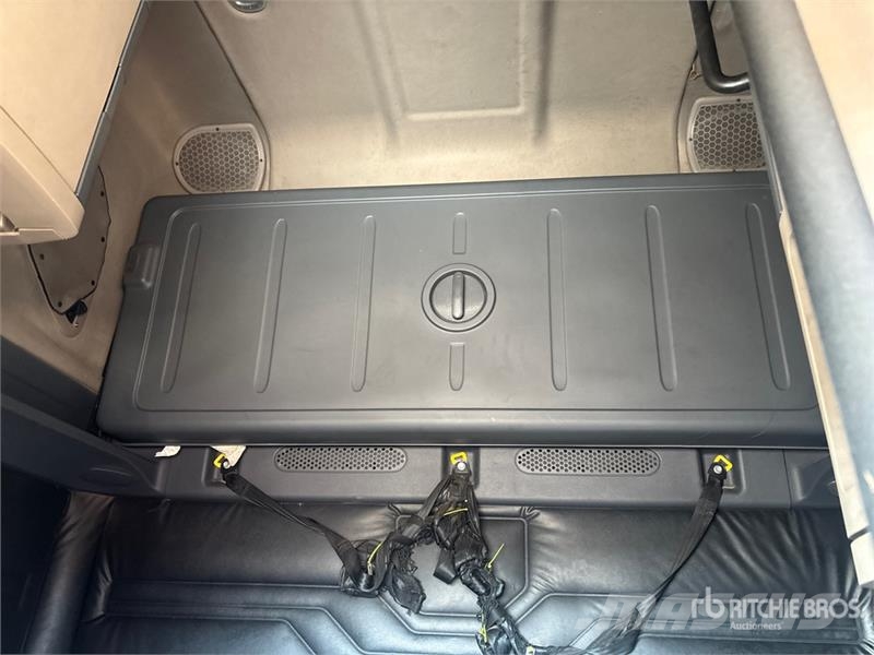 Freightliner Cascadia 125 6x4 T/A Sleeper Truck Tractor وحدات الجر